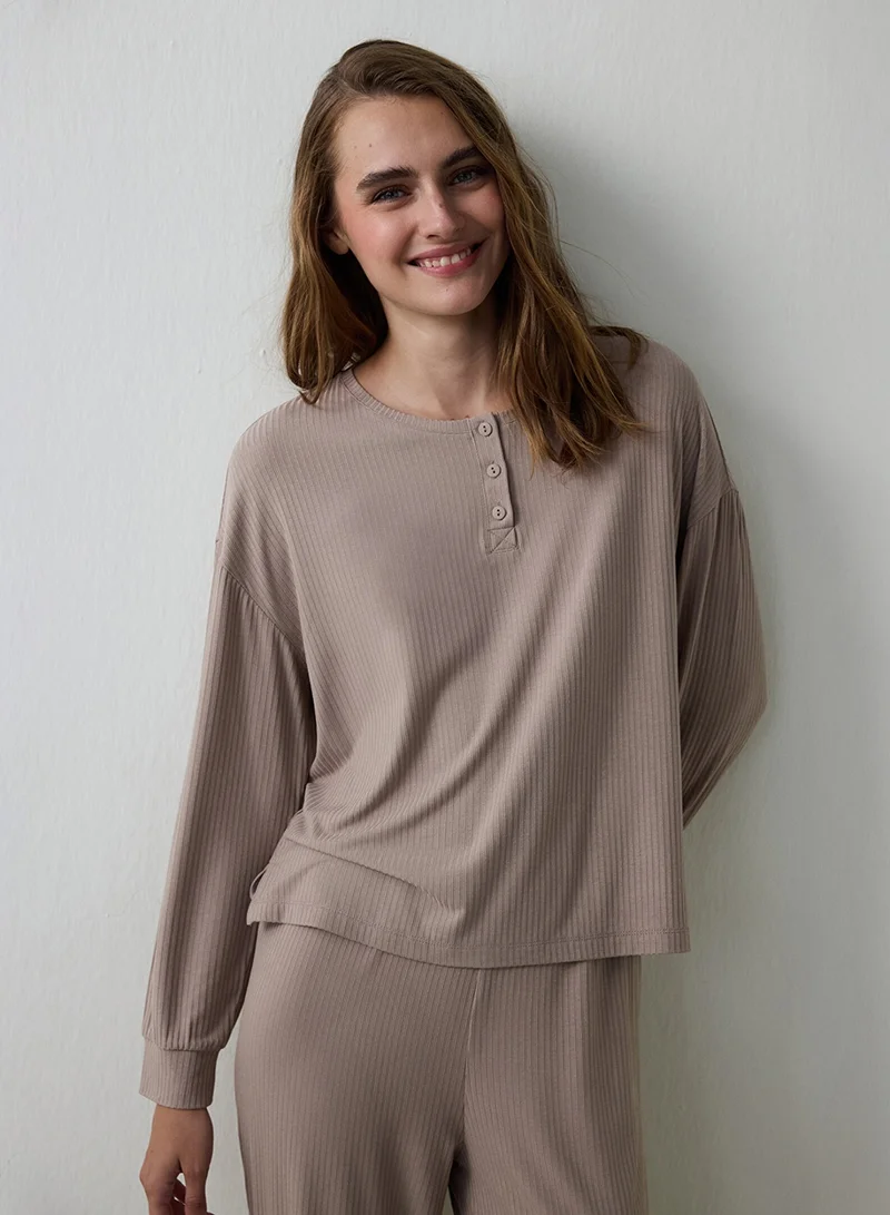 بنتي طقم بيجامة بأكمام طويلة ورقبة دائرية